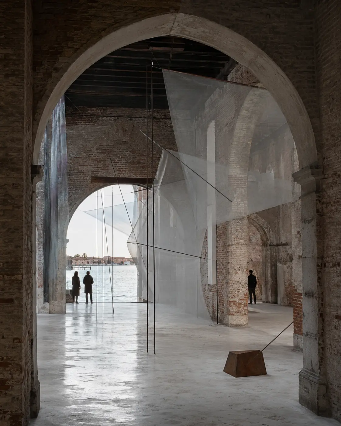 Évocation éditoriale originale d’une installation contemporaine à Venise