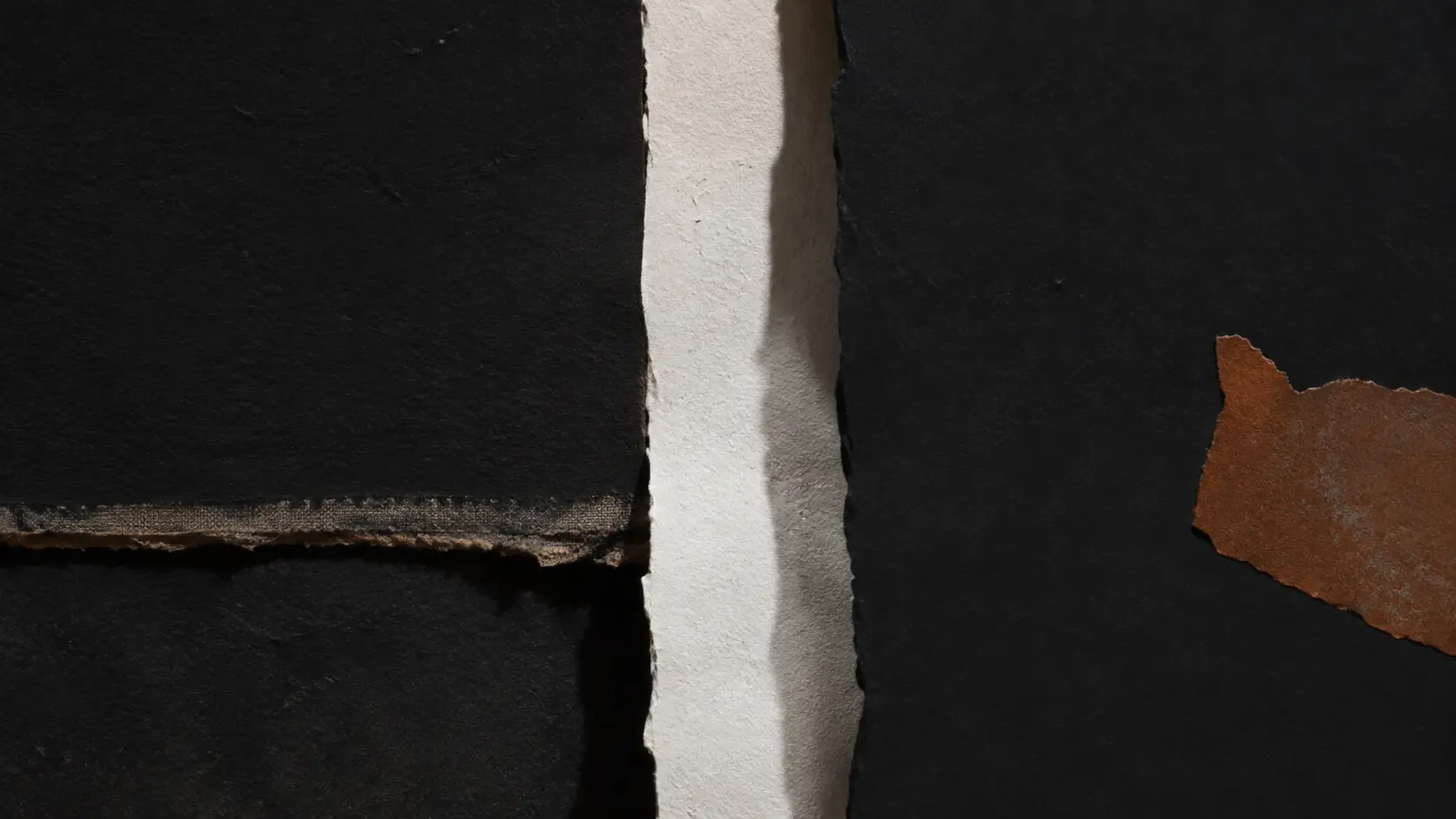 Composition abstraite éditoriale originale en noir et rouille